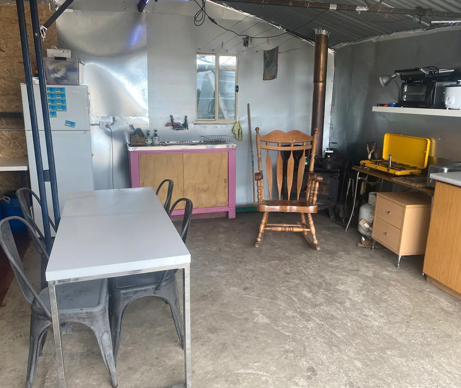 Catman’s Hilltop Cabin dining area offers a cozy space to enjoy meals with stunning hilltop views.</p>
<p>